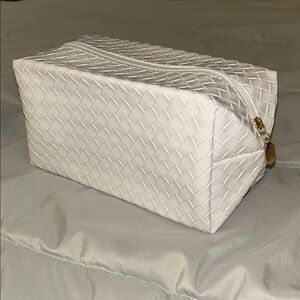 White Woven Patterned Cosmetic Bag